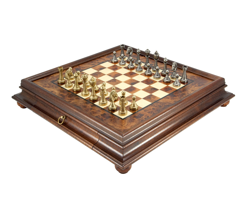 Finnesburg — Juego de ajedrez tradicional en latón y madera de brezo
