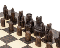 El juego de ajedrez Isla de Lewis en ébano tigre
