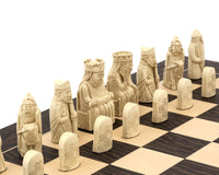 El juego de ajedrez Isla de Lewis en ébano tigre