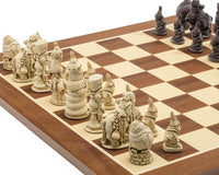 Juego de ajedrez Berkeley Chess "Alicia en el País de las Maravillas" en rojizo y caoba