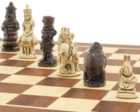 Juego de ajedrez Berkeley Chess "Alicia en el País de las Maravillas" en rojizo y caoba