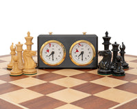 Juego de ajedrez Edición JJ Cooke en negro y caoba, con estuche para piezas de ajedrez y reloj de ajedrez